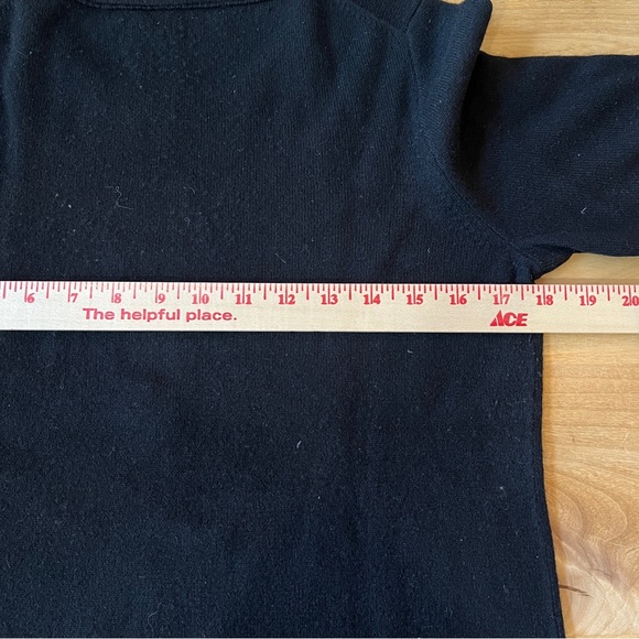 J CREW ITALIAN CASHMERE SWEATER CLASSIC PREPPY MINIMALIST LUXURY CHIC BLACK M - Picture 8 of 12